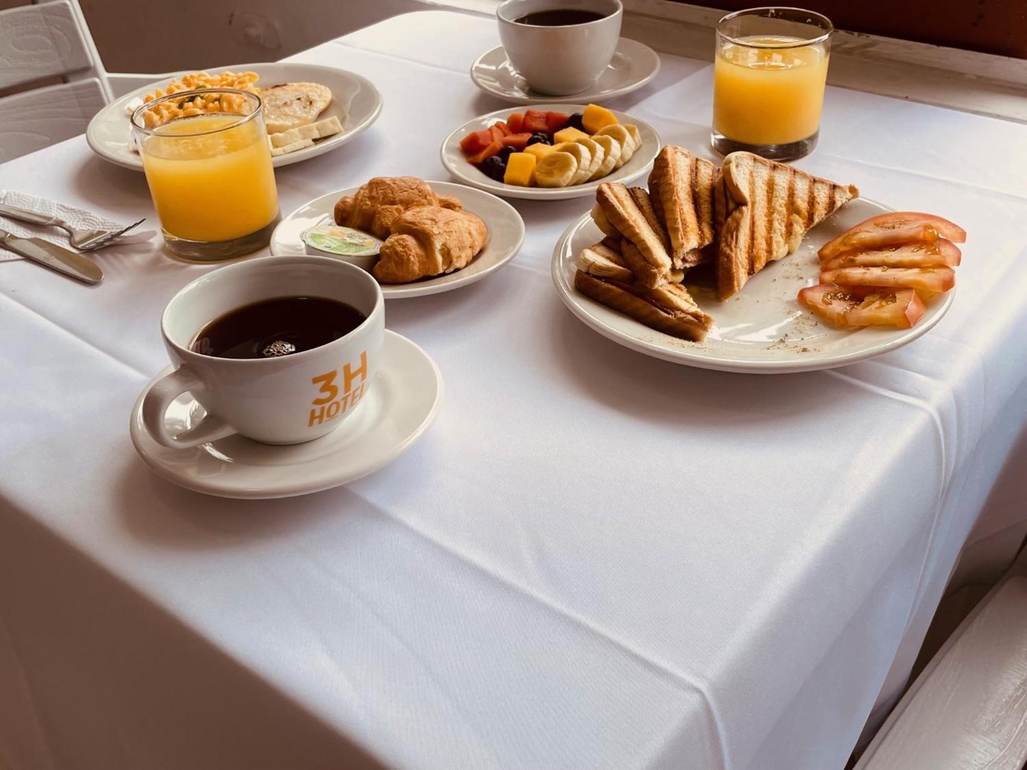 Hotel Simon 메딜린 외부 사진