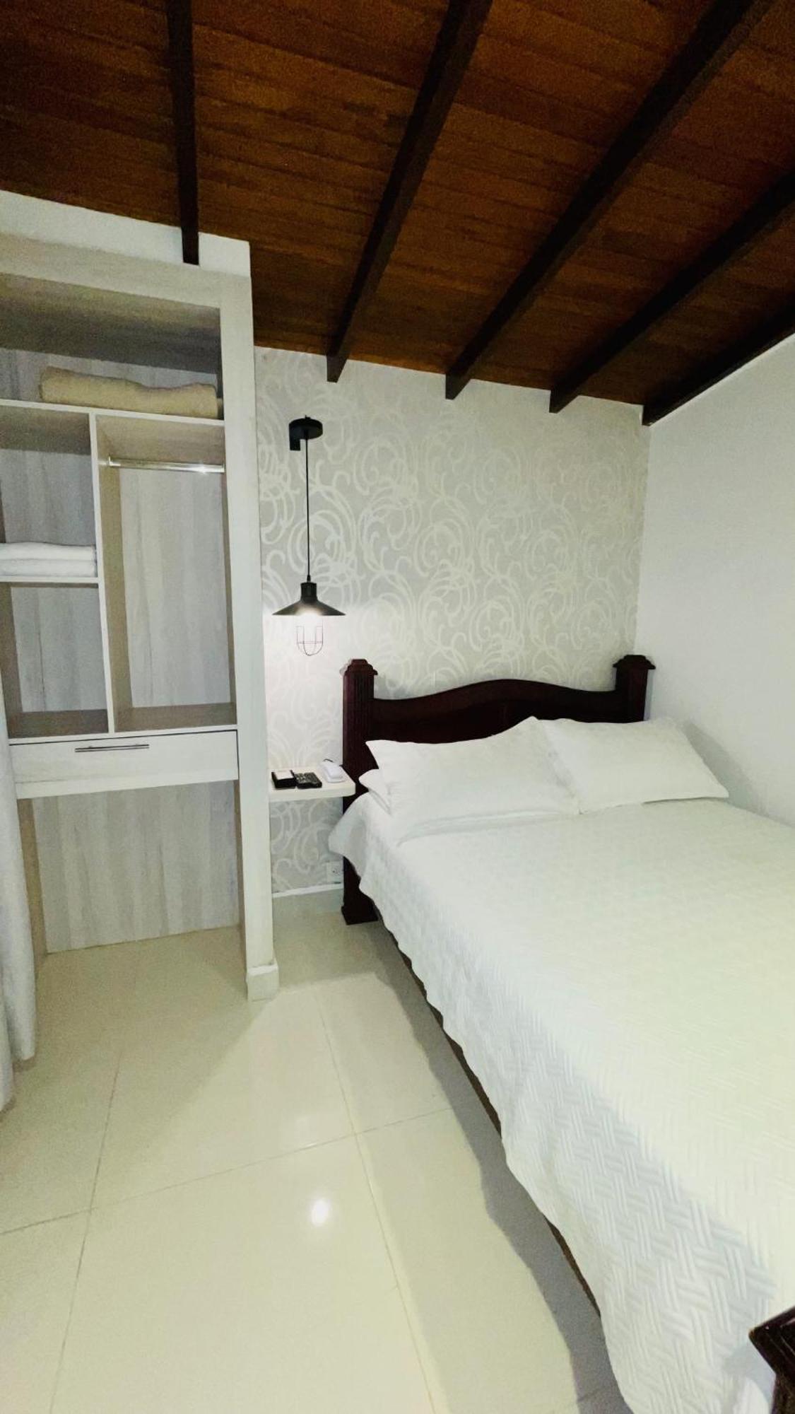Hotel Simon 메딜린 외부 사진