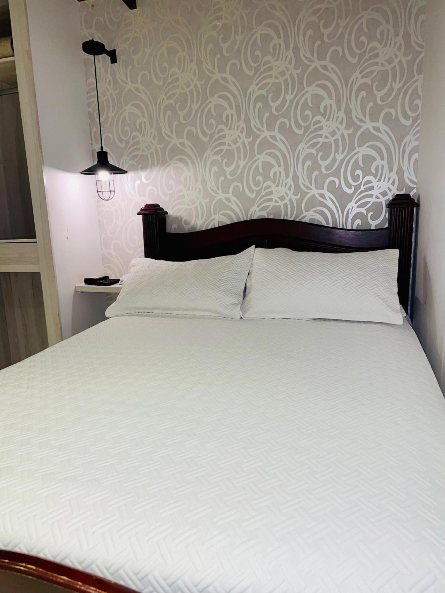 Hotel Simon 메딜린 외부 사진